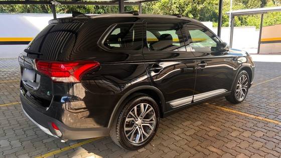 MITSUBISHI OUTLANDER 2.0 COMFORT 16V GASOLINA 4P AUTOMÁTICO MITSUBISHI OUTLANDER 2.0 COMFORT 16V GASOLINA 4P AUTOMÁTICO